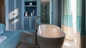 Junior Suite, Sea View | Premium bedding, minibar, in-room safe, WiFi (free)