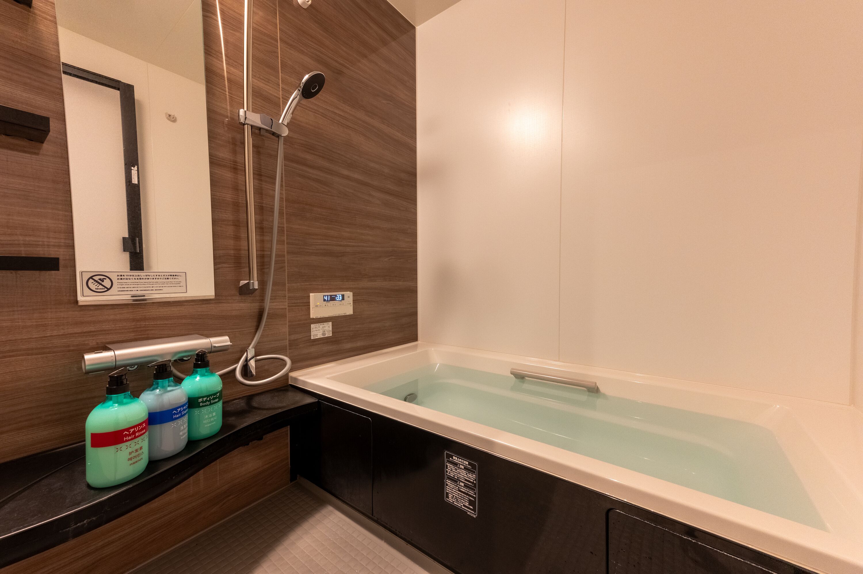 Villa | Bathroom | Separate tub and shower, hair dryer, towels, shampoo