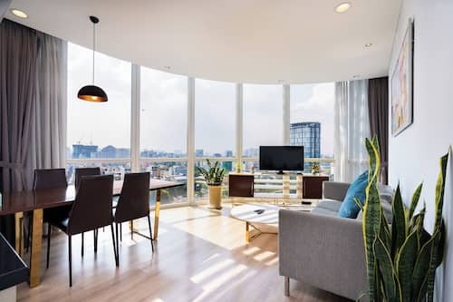 2 Bedroom Apartment With City View | 客廳
