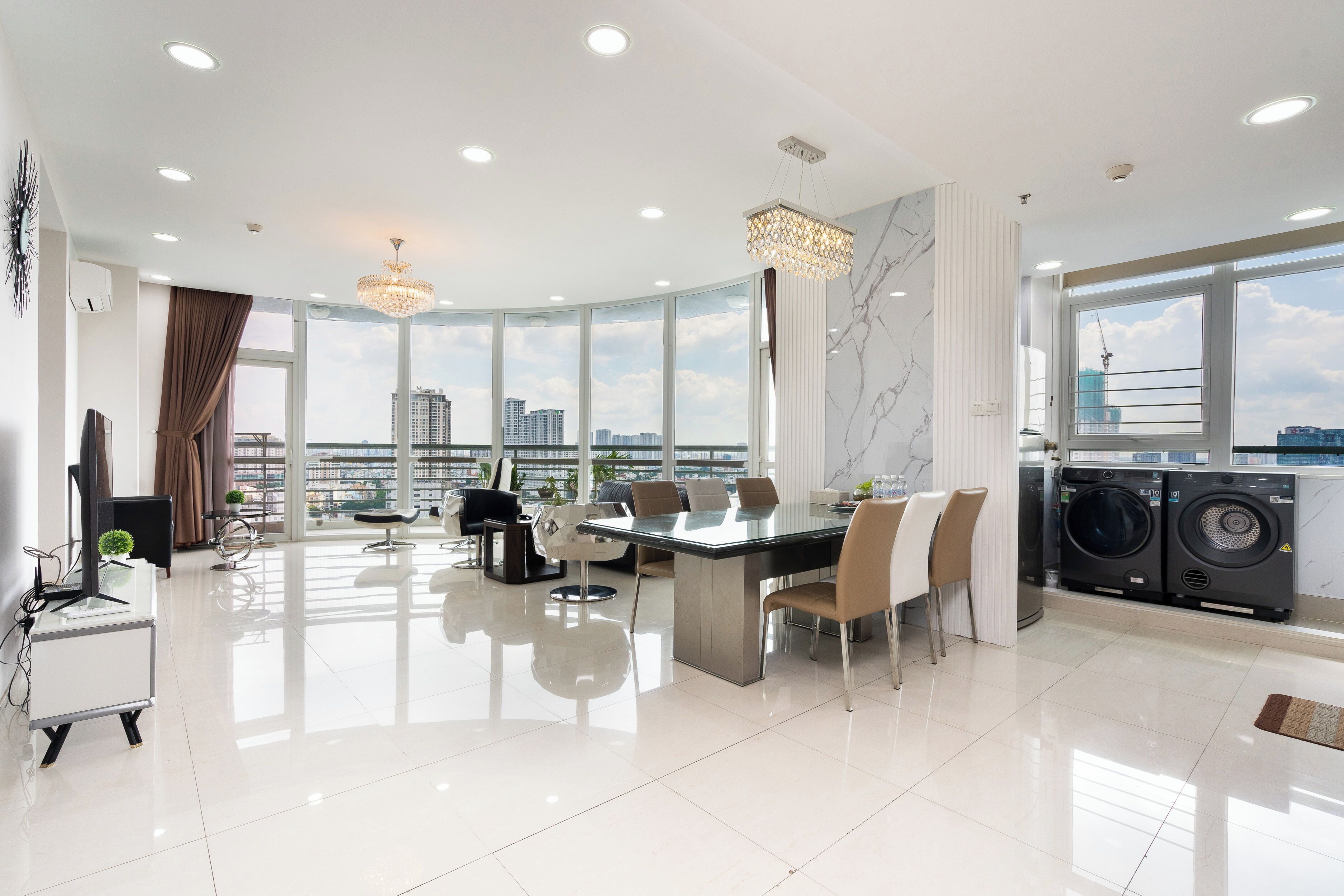 3 Bedroom Apartment With City View | Interior