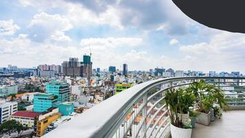 3 Bedroom Apartment With City View | Property grounds