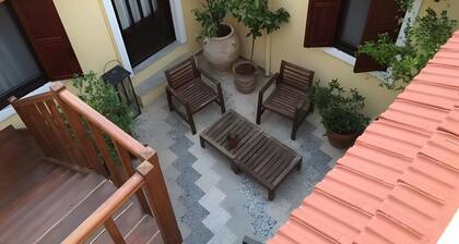 Villa „The Knight and The Pomegranate“ mit privater Terrasse, Garten und WLAN