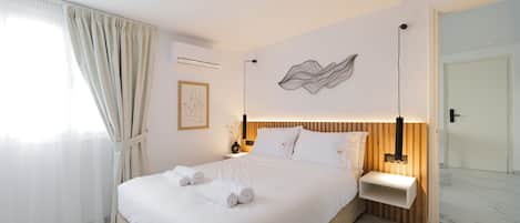 Comfort Suite | In-room safe, laptop workspace, blackout drapes, soundproofing