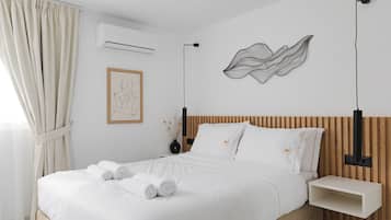 Comfort Suite | In-room safe, laptop workspace, blackout drapes, soundproofing