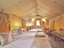 Habitación cuádruple clásica, patio, vistas al río