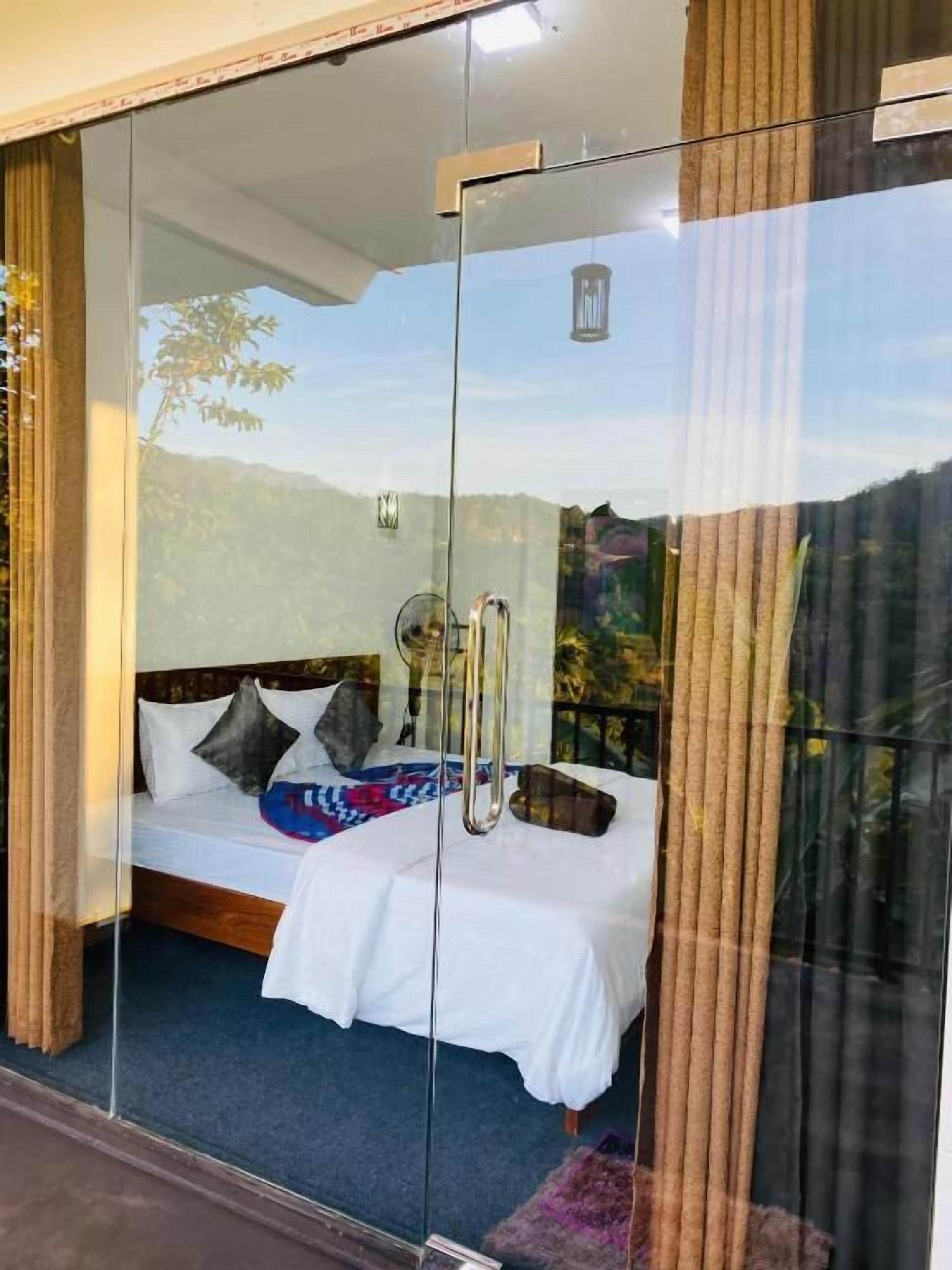 Chambre Double, balcon, vue montagne | Coffres-forts dans les chambres, fer et planche à repasser