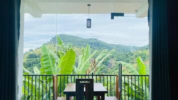 Triple Room, Balcony, Mountain View | Dining