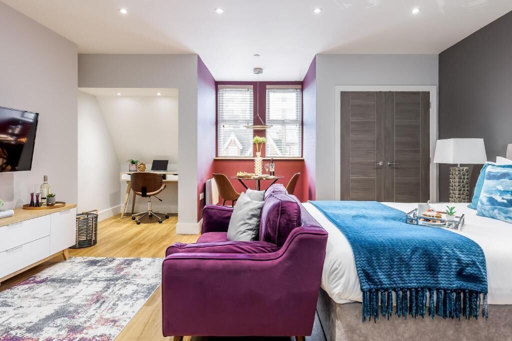 Design Studio, 1 King Bed | Iron/ironing board, free WiFi