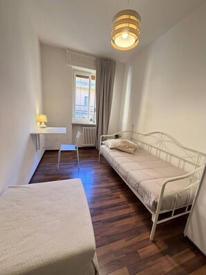 Room - Vrbo Property (Sesto Calende)