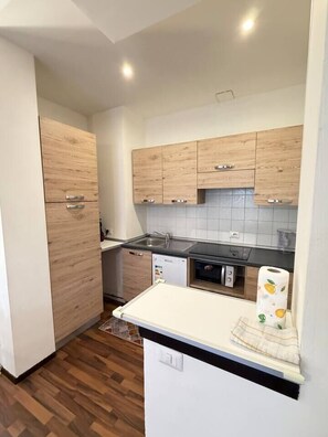 Private kitchen - Vrbo Property (Sesto Calende)