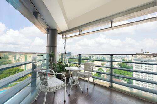 2 Bedroom Apartment With City View | Outdoor dining