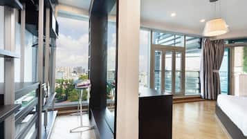 2 Bedroom Apartment With City View | Desk, laptop workspace, blackout drapes, iron/ironing board