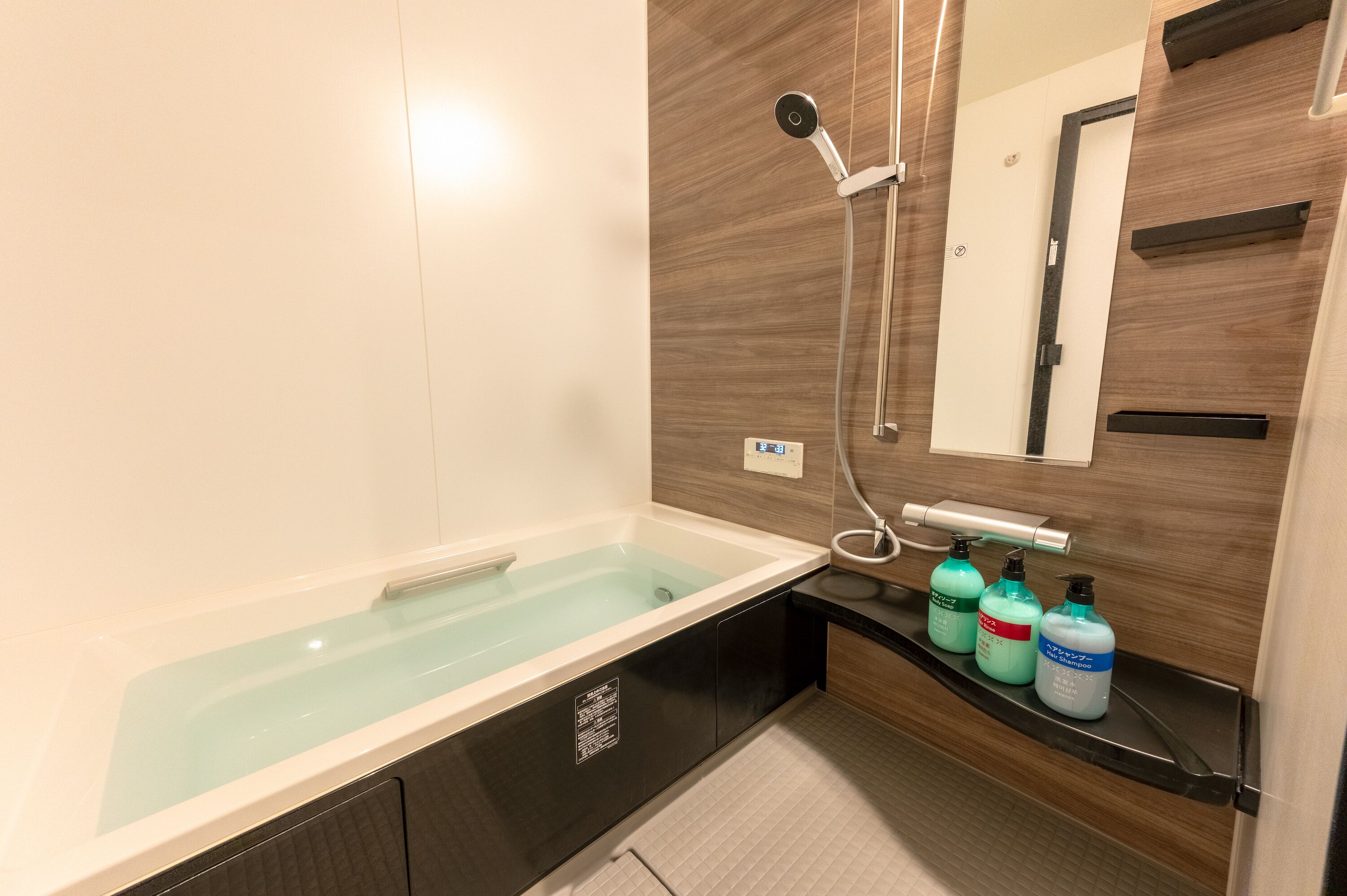 Villa | Bathroom | Separate tub and shower, free toiletries, hair dryer, towels