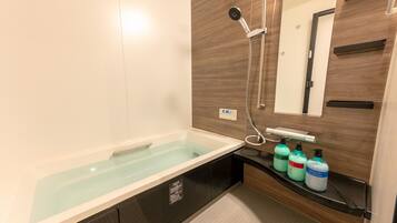 Villa | Bathroom | Separate tub and shower, free toiletries, hair dryer, towels