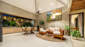 Vila Mewah, 2 kamar tidur, kolam renang pribadi | Area keluarga | Smart TV 50-inci dengan saluran TV digital