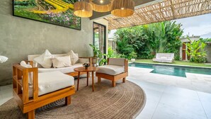 Vila Mewah, 2 kamar tidur, kolam renang pribadi | Area keluarga | Smart TV 50-inci dengan saluran TV digital