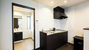 Villa | Private kitchen | Full-size fridge, microwave, cookware/dishes/utensils
