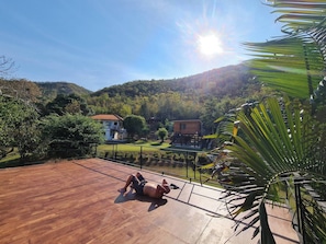 Chalet rustique, 1 chambre, balcon, vue sur le jardin | Terrasse/patio