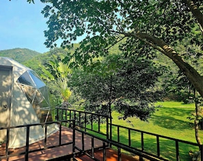 Chalet rustique, 1 chambre, balcon, vue sur le jardin | Terrain de lâhĂ©bergement