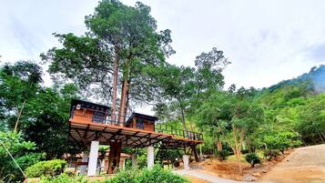 Cabin, 1 Bedroom, Balcony, Garden View | Property grounds