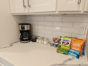 Miscellaneous - Spacious 4BDRM, Sleeps 15, in Boston with free parking, close to transportation. (Boston)