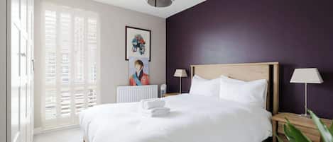 Iron/ironing board, internet, bed sheets