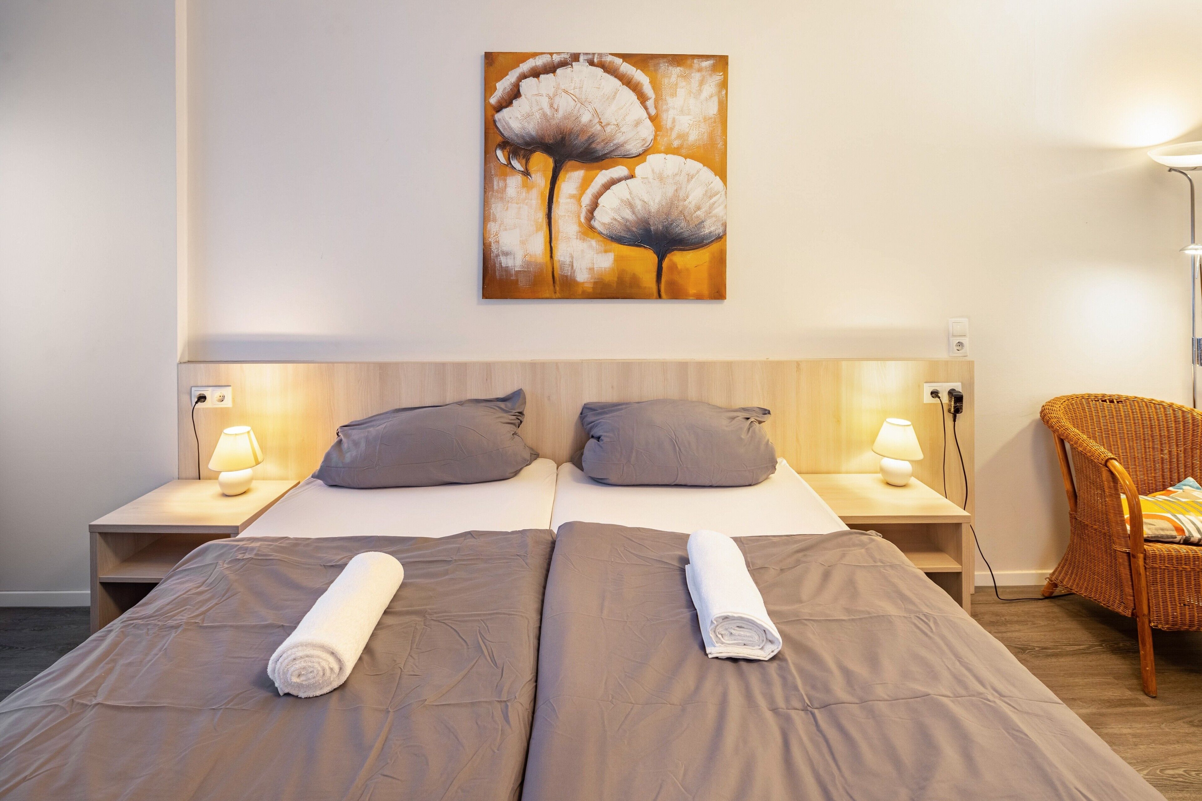 WiFi, bed sheets