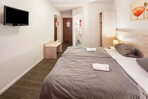 WiFi, bed sheets