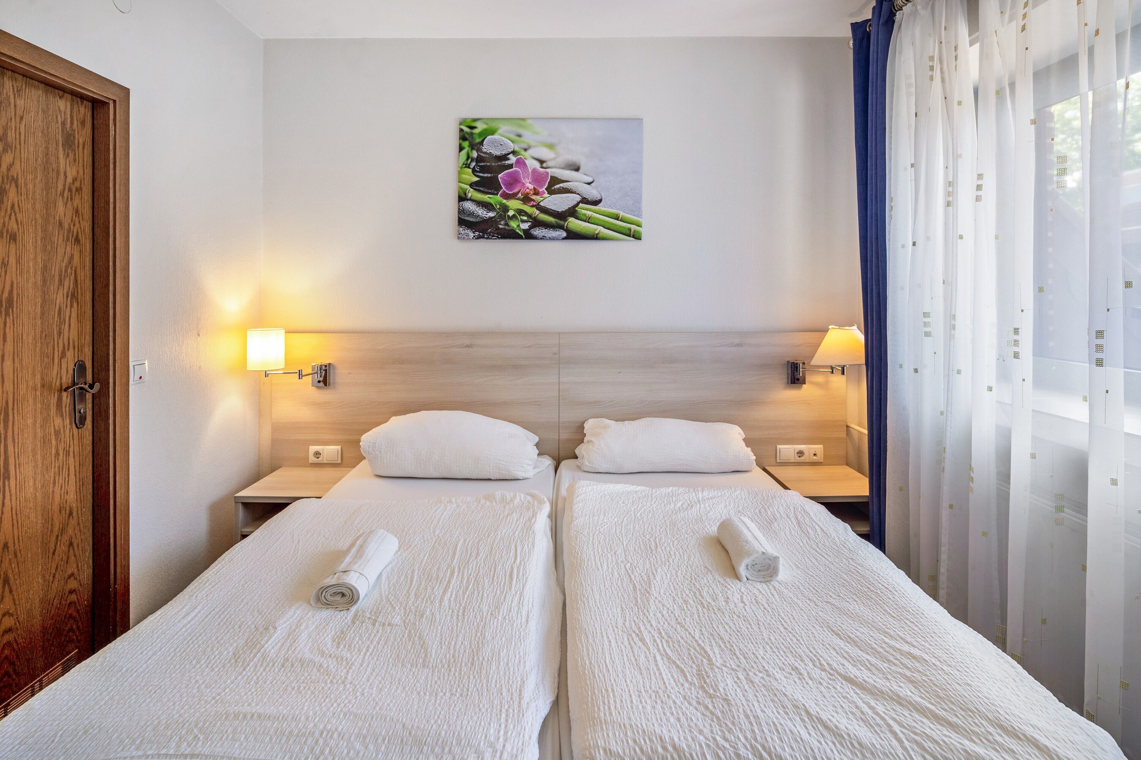 WiFi, bed sheets