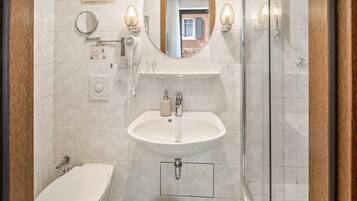 Shower, towels