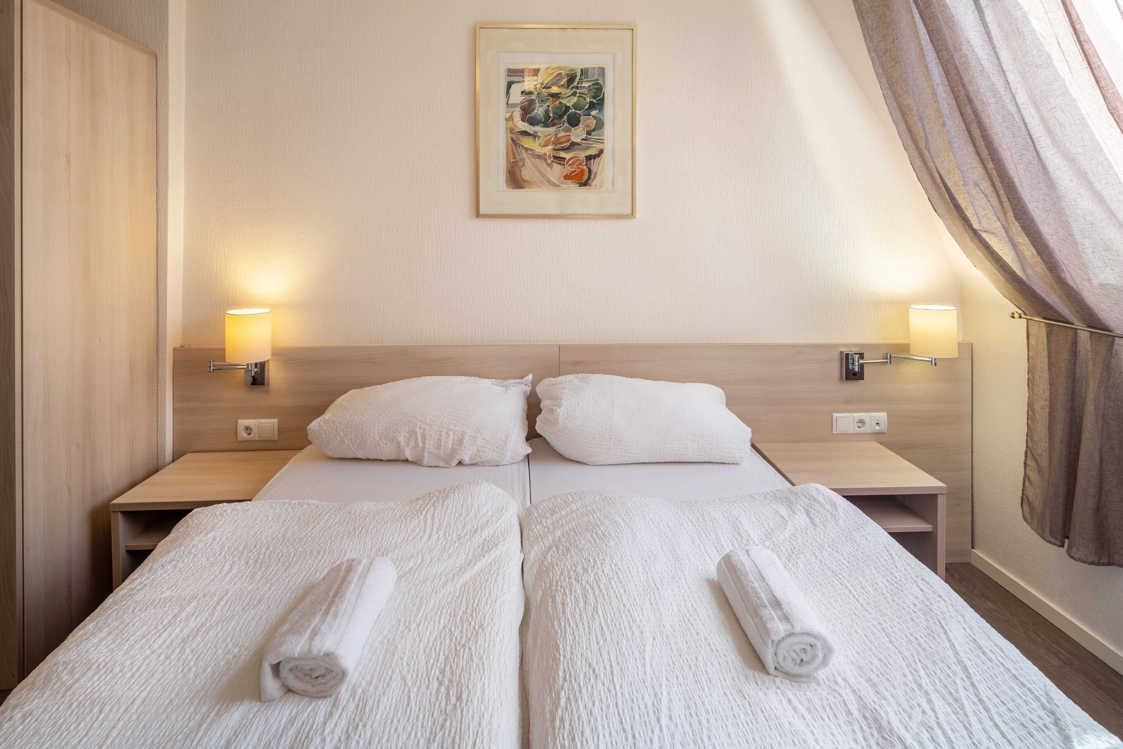 WiFi, bed sheets