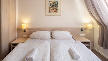 WiFi, bed sheets