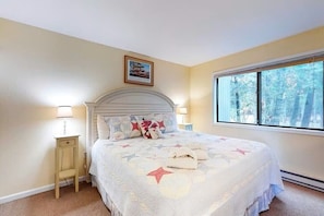 Iron/ironing board, WiFi, bed sheets - NEW!!! 1-bedroom condo on the Crystal River at the Homestead w/Lake MI access (Glen Arbor)