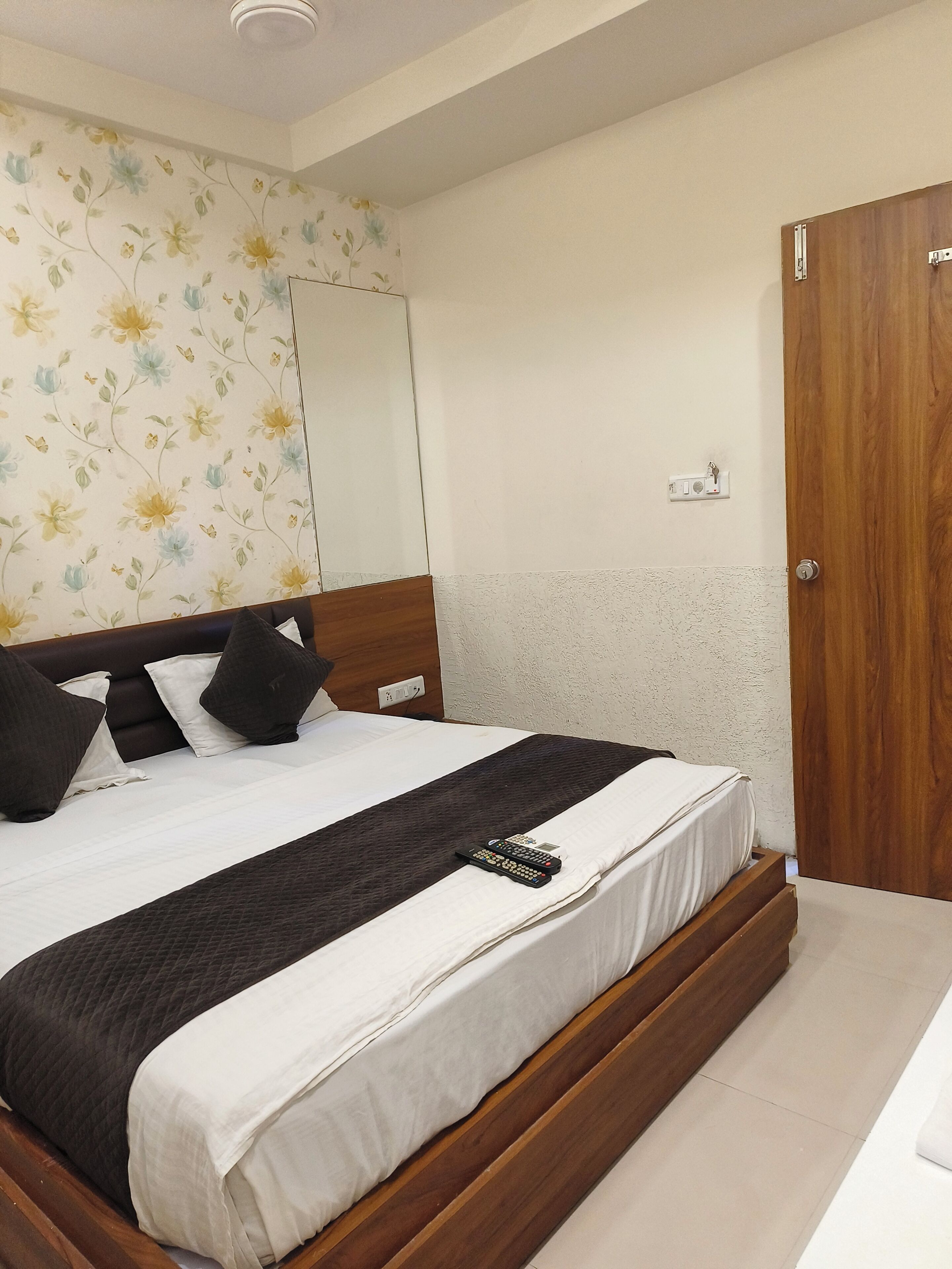 Deluxe Double Room, City View | Desk, laptop workspace, iron/ironing board, free WiFi