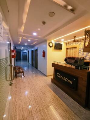 Lobby - Hotel Blue Star (Ahmedabad)