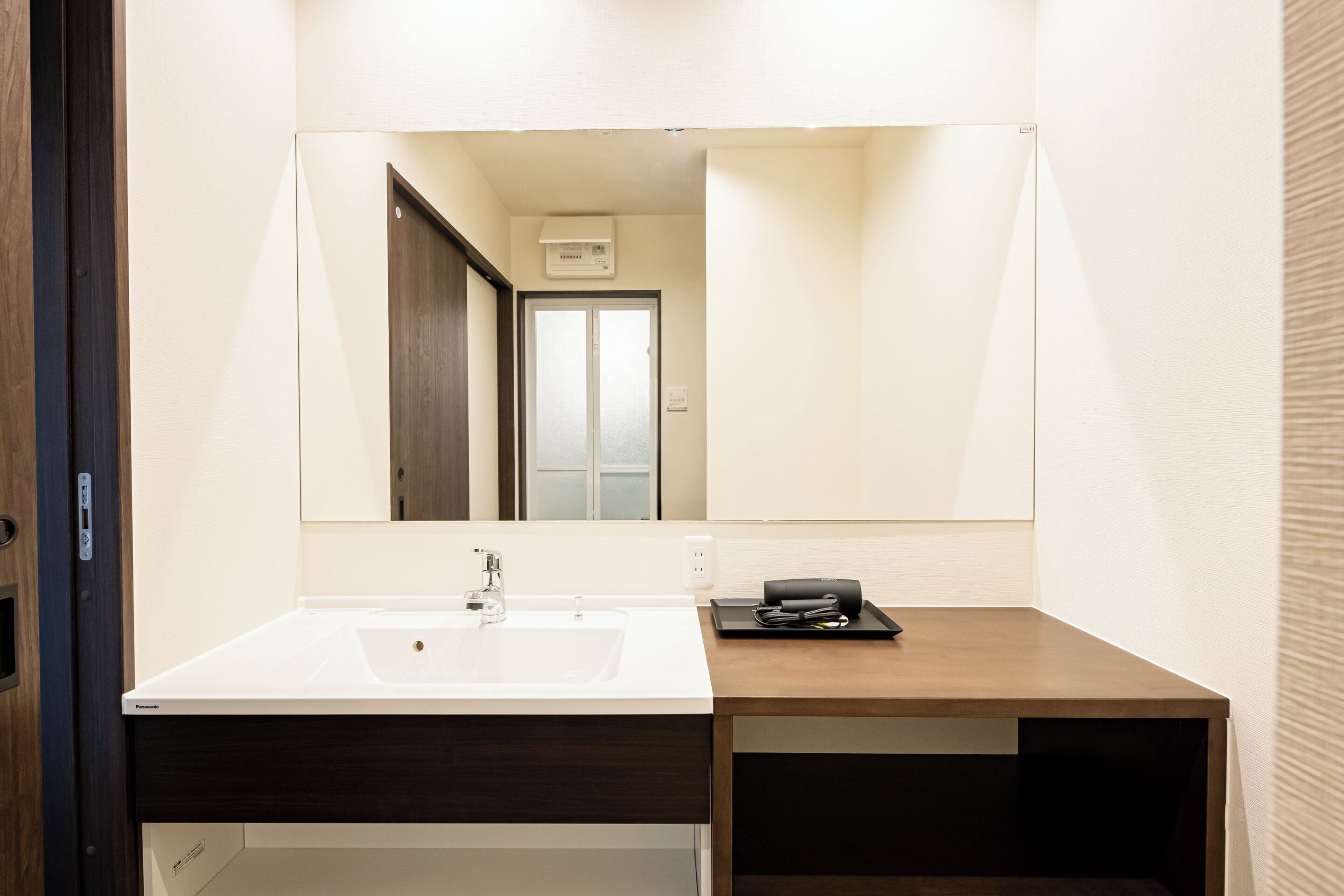 Villa | Bathroom | Separate tub and shower, free toiletries, hair dryer, towels
