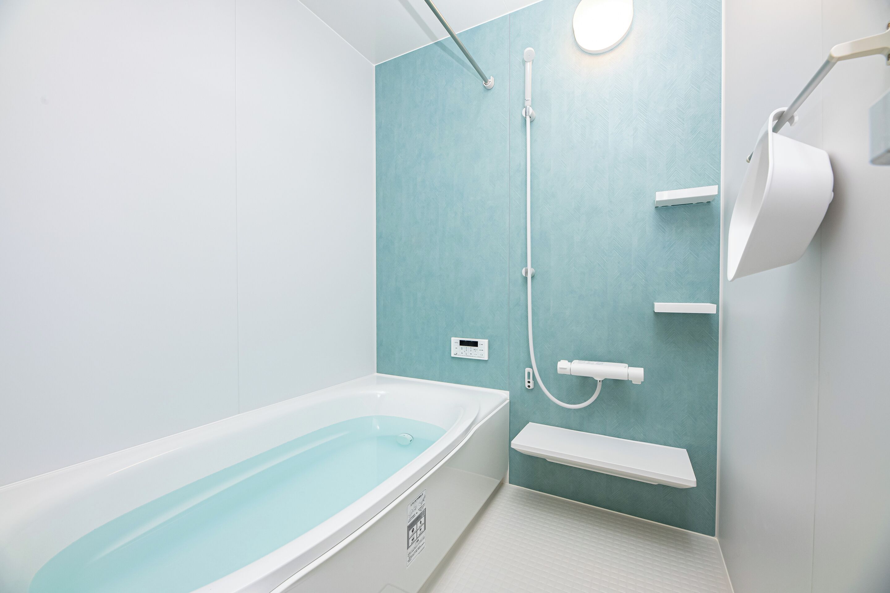 Villa | Bathroom | Separate tub and shower, free toiletries, hair dryer, towels