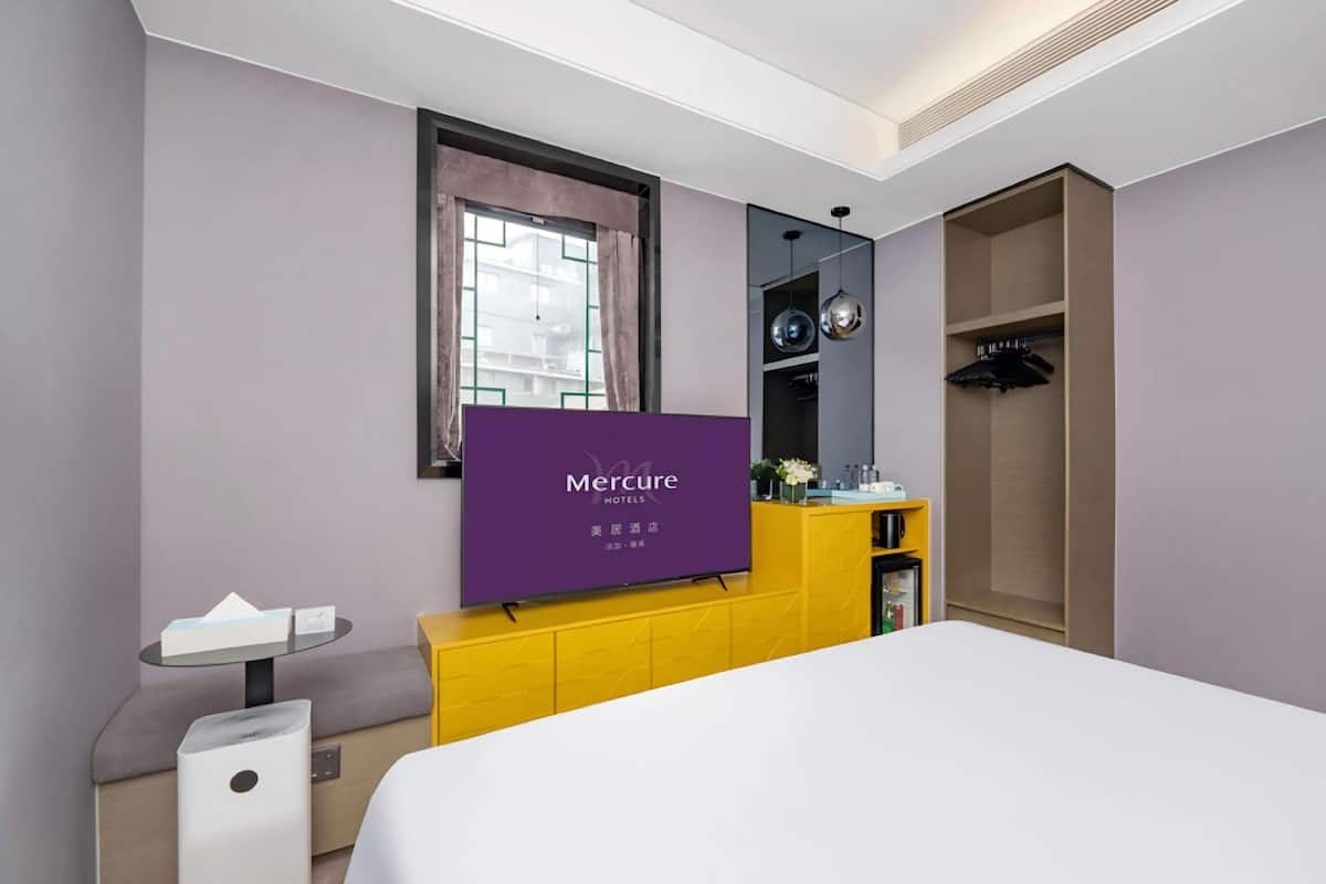 Deluxe Room, 1 King Bed