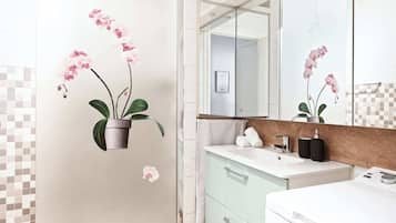 Dusche, Haartrockner, Handtücher, Shampoo