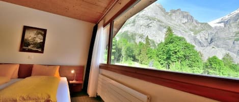 Family Room, Mountain View | Free WiFi