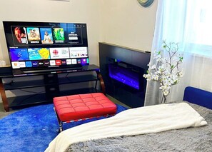 Interior - Luxury Riverfront Home, Moon River Retreat with Hot tub in Campbellford (Campbellford)
