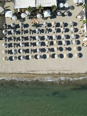 Playa privada y bar en la playa
