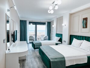 Standard-Dreibettzimmer, Meerblick | Zimmersafe, kostenloses WLAN