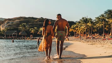 Sulla spiaggia, sabbia bianca