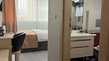 Standard Room | Desk, free WiFi, bed sheets