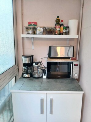 Interior - Spacious Room near Plaza España with Private Bath & A/C (Barcelona)
