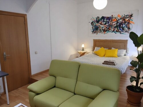 Spacious Room near Plaza España with Private Bath & A/C