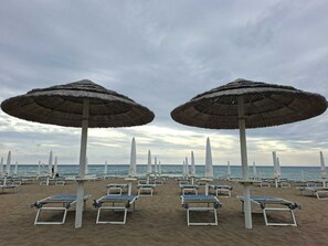Beach - 8-person spacious apartment with pool close to the sea and cozy town. (Toscana)