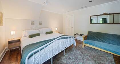 Huntington Village House 4BR – Walk to everything