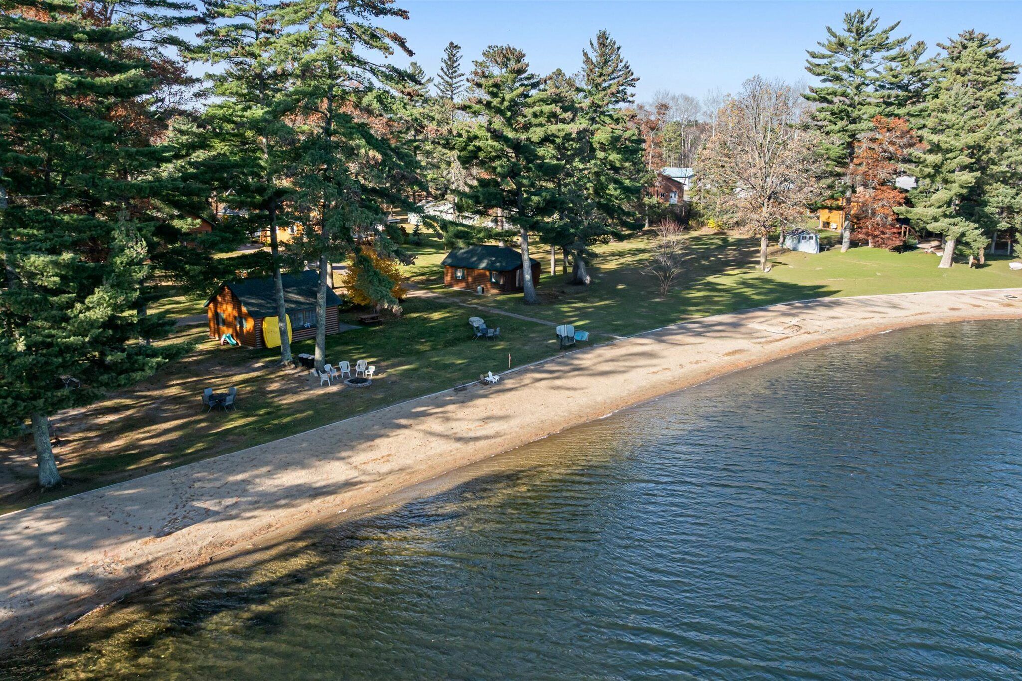 Plage privée, chaise longue, serviettes de plage